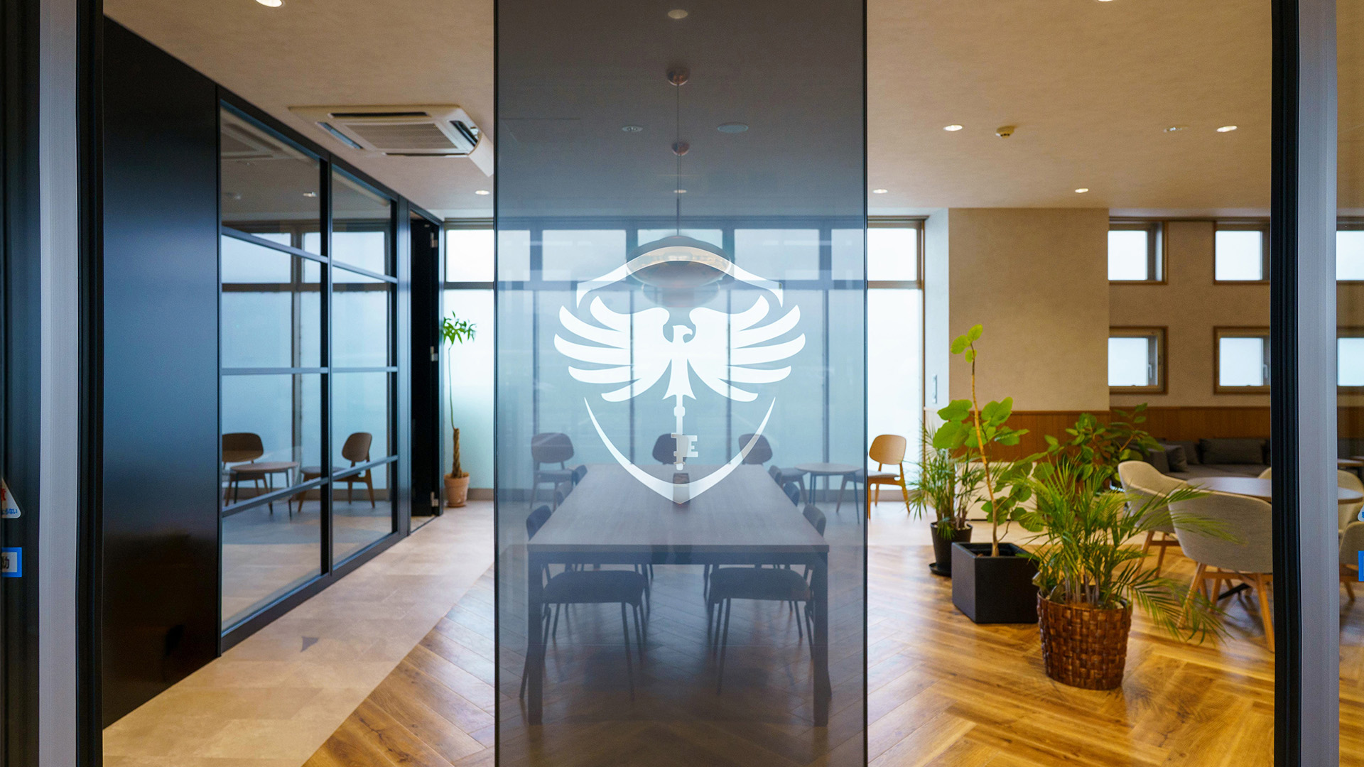 日本連合警備　社内